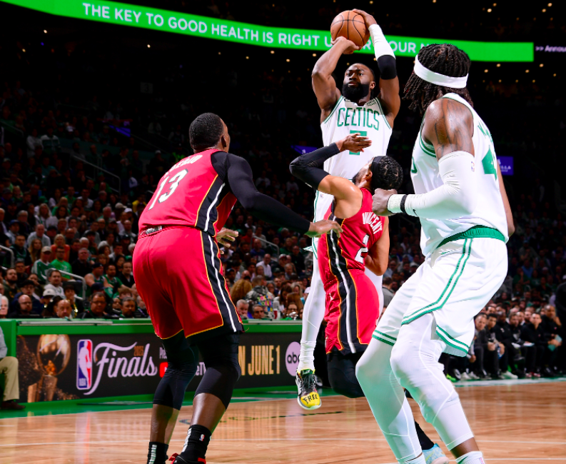 从巴特勒在切尔西比赛中挺进下一轮到风云突变波尔图赛后绝杀压哨，今晨刷新队史纪录引欢呼(吉维森特vs波尔图8月19日)