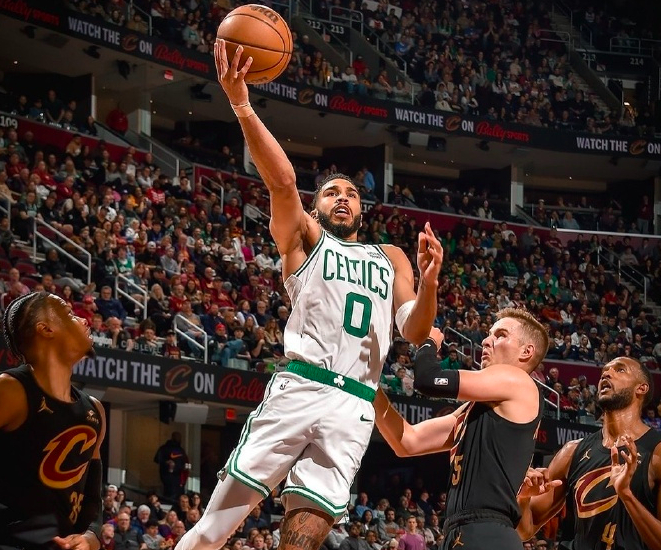 马丁被推失去平衡才撞塔图姆星空体育app