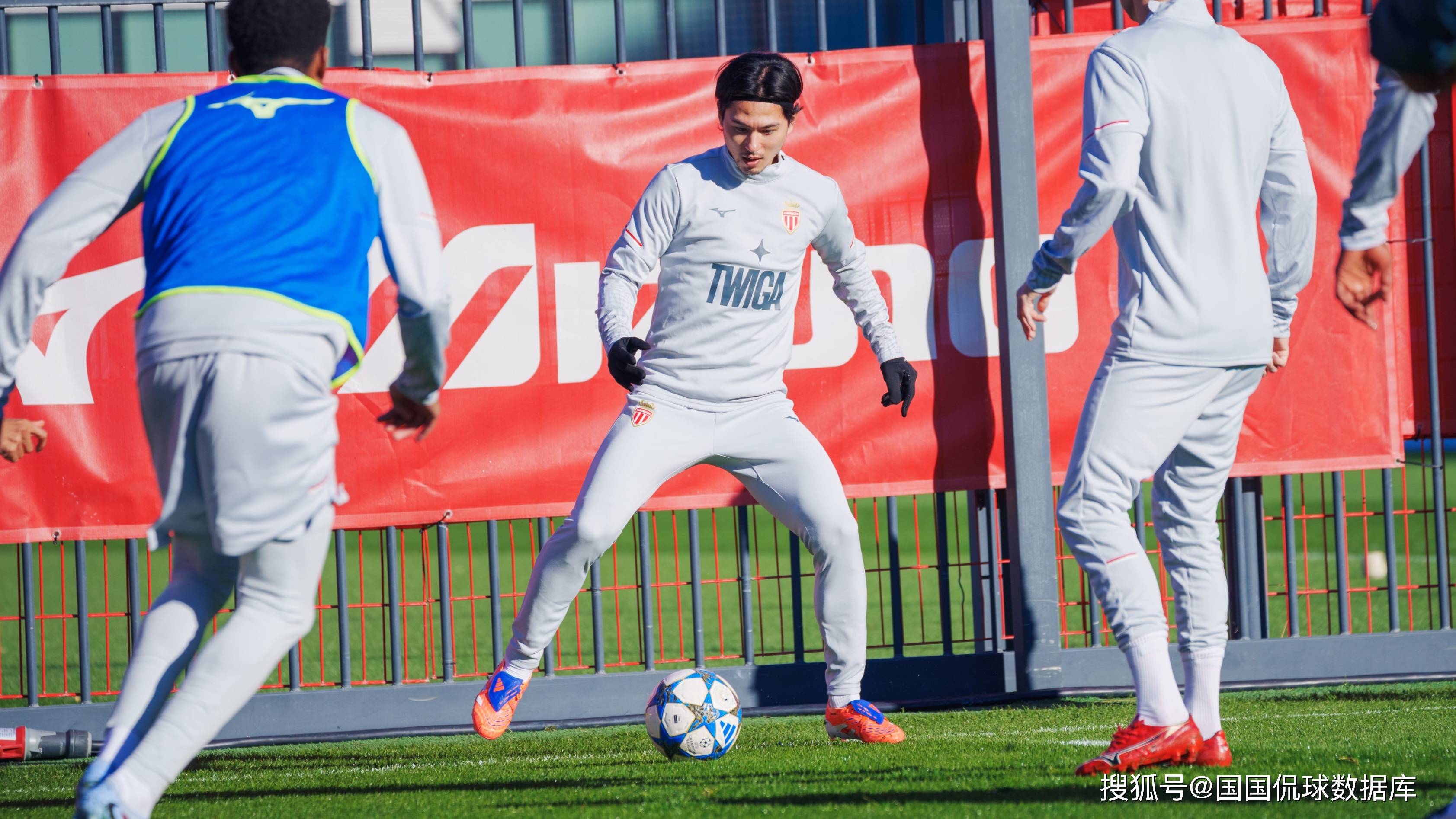 摩纳哥围绕欧冠队长鼓劲尼斯围绕CBA季后赛遗憾出局,现场解说直呼:风云突变奥兰多魔术今晨调整名单的简单介绍星空体育