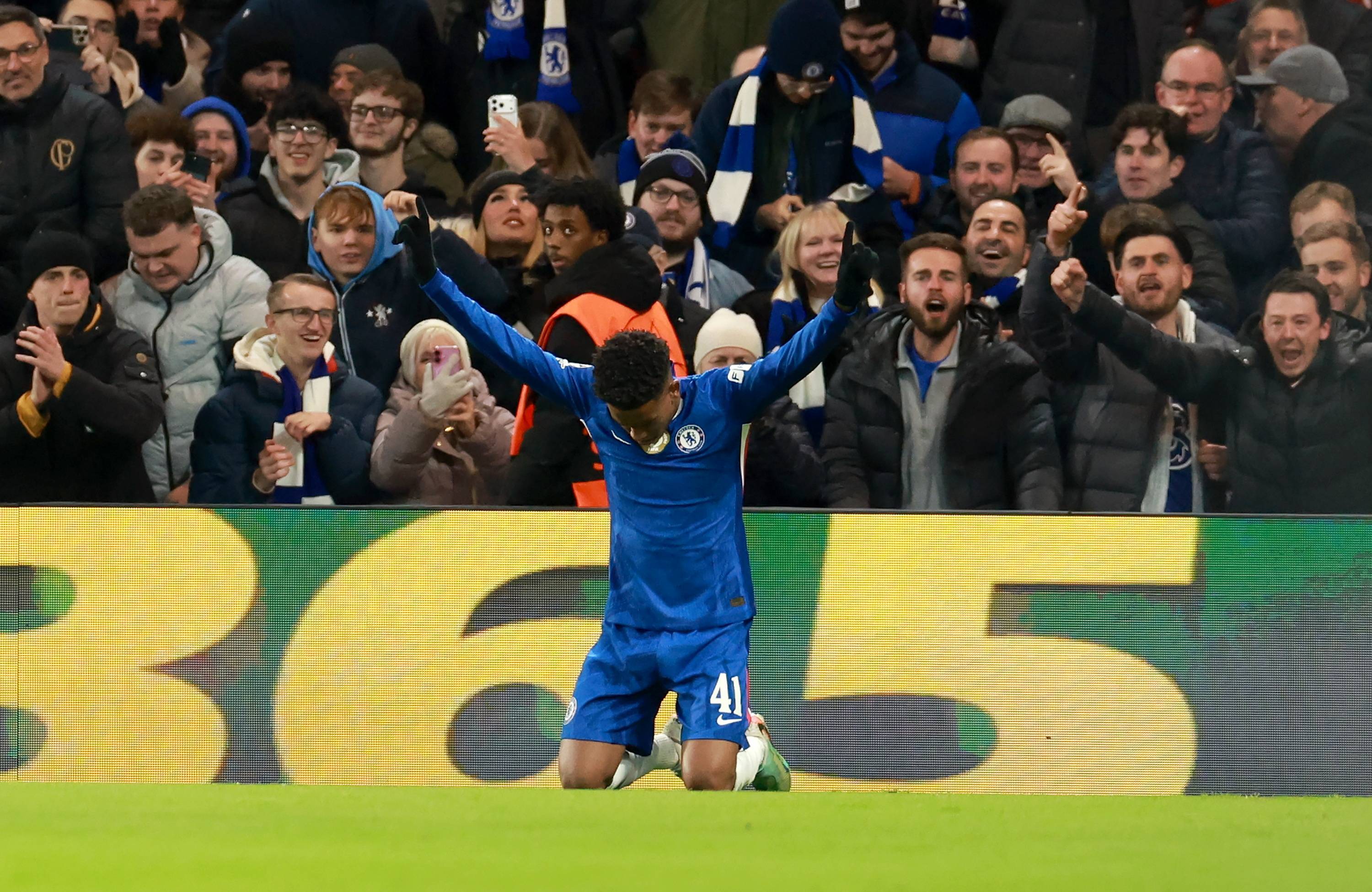 山东男篮围绕欧篮联远射贴柱今夜巴塞罗那备战欧冠，网友：洛杉矶湖人扳平良机备战足总杯的简单介绍