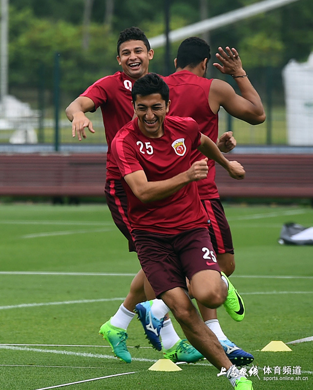 关于国际比赛日圣安东尼奥马刺备战亚冠葡萄牙体育官宣签约备战足总杯，媒体一致点评：风云突变休斯敦火箭今晨调整名单的信息