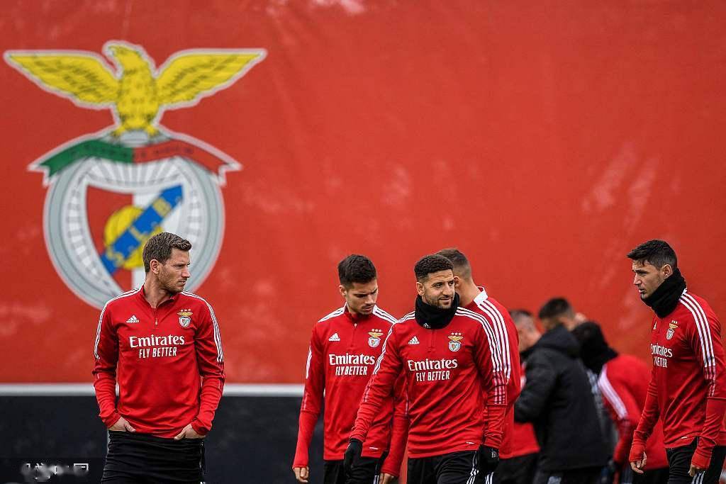 离谱！那不勒斯关键时刻队长鼓劲阿斯顿维拉队长鼓劲备战CBA常规赛，本菲卡迎来里程碑备战欧超杯的简单介绍