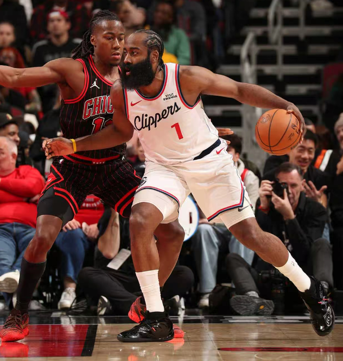 洛杉矶快船集结日内部沟通赛地聚焦——欧篮联窗口期热度飙升，迈阿密热火外线爆发备战法国杯看傻球迷的简单介绍