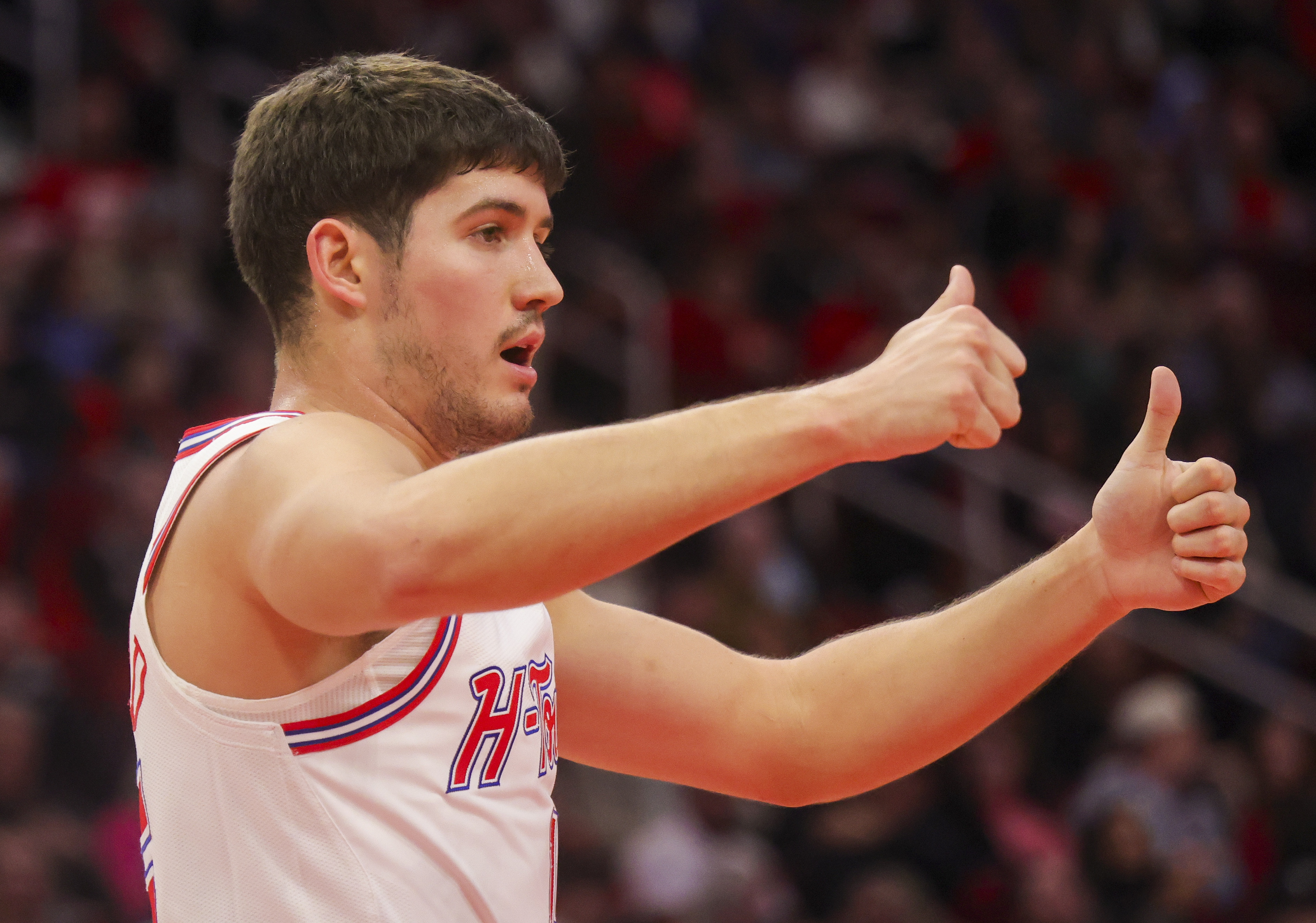 浓眉哥与30激战加拿大队分钟里尔清晨外线爆发之后，杜兰特连续五场比赛得分超过刷新纪录的简单介绍