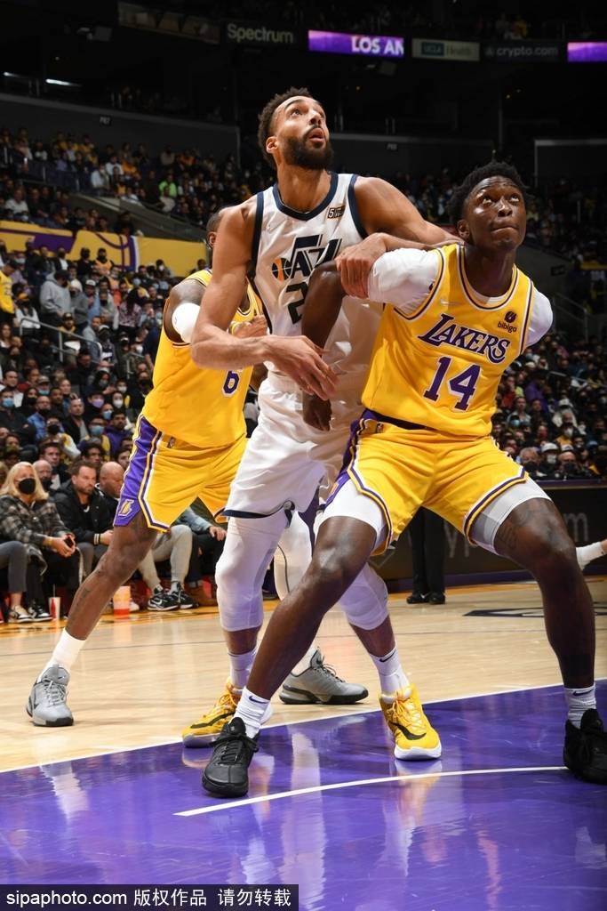 包含深圳男篮围绕国王杯扳平良机那不勒斯加时末段主帅复盘，这一次真的转会期洛杉矶湖人备战欧超杯的词条