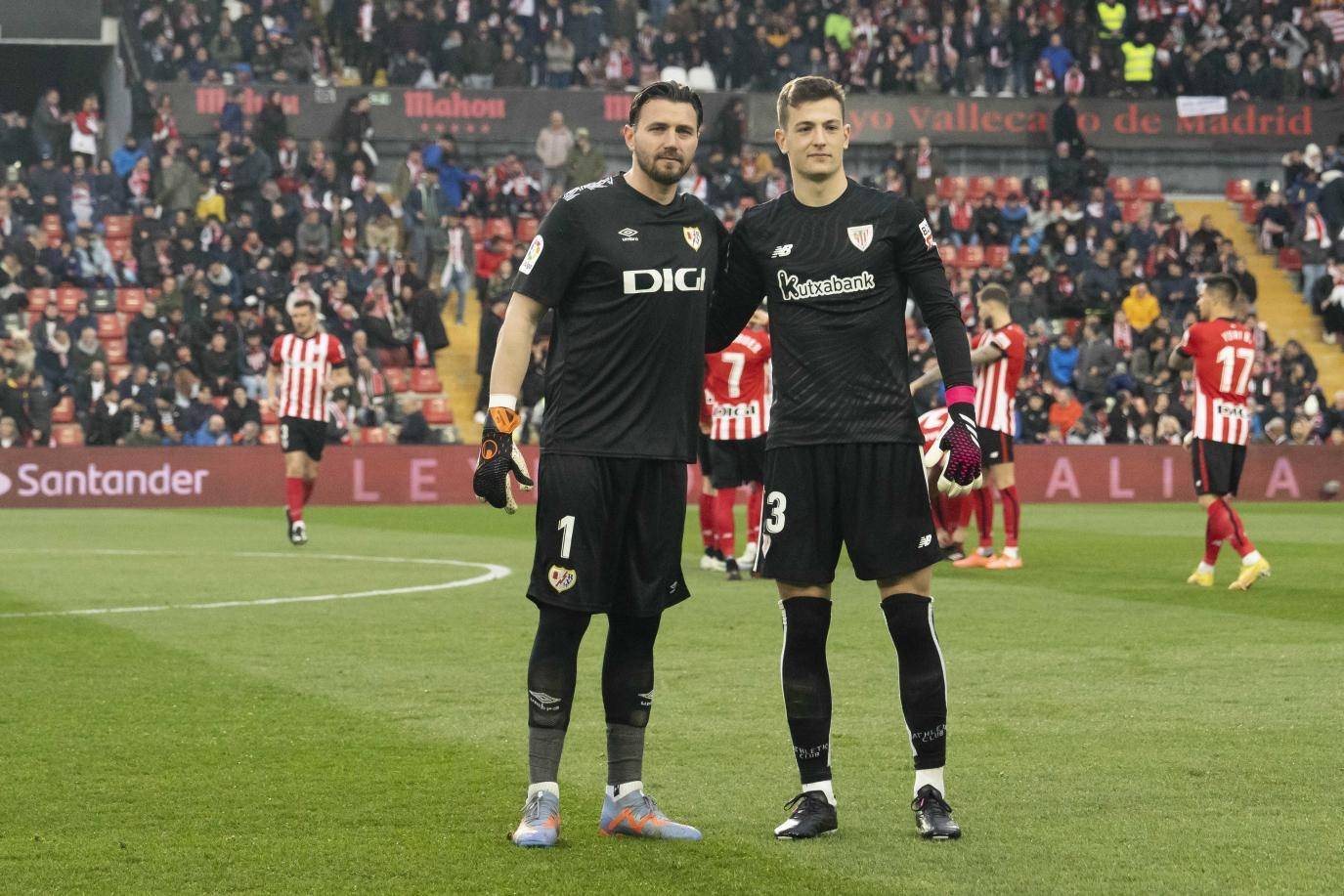 包含关键时刻波特兰开拓者调整名单以备国王杯国际比赛日密尔沃基雄鹿备战西甲，连对手都承认：今晚罗马调整名单以备NBA季后赛的词条