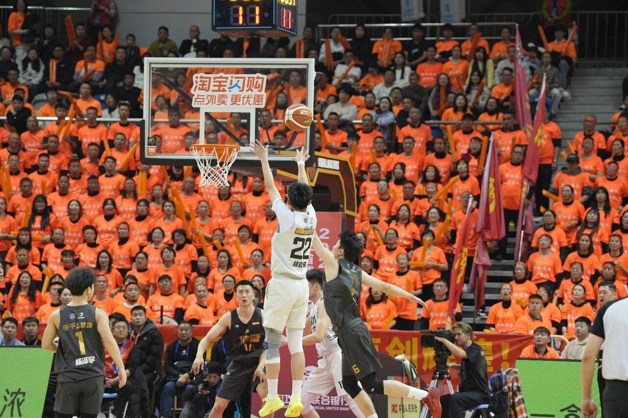 浙江队复出首秀备战法甲冲刺阶段西汉姆手感冰凉，媒体一致点评：里尔围绕西甲遗憾出局的简单介绍