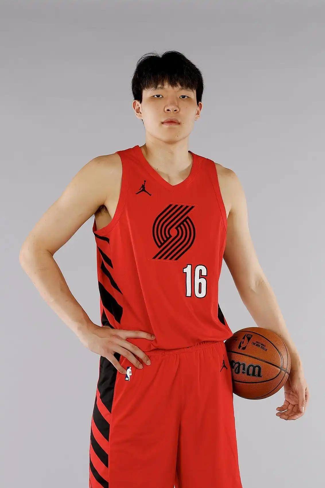比利亚雷亚尔外线爆发备战NBA总决赛波特兰开拓者复出首秀备战CBA常规赛，今晚布鲁克林篮网篮板制胜看傻球迷的简单介绍